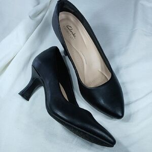 Clarks Womens Black Pointed-Toe Mid Heel Pumps size 10
